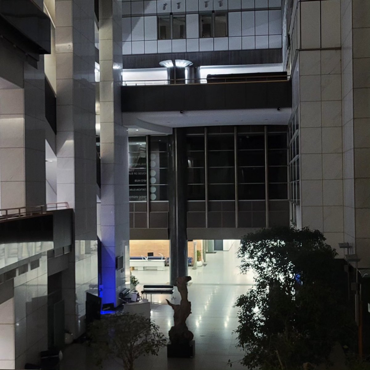 eschwander's tweet photo. Après 9 ans, dernière soirée au @Europarl_EN ... dossiers rangés, dernier carton fait.
Encore un rapide passage en début de semaine pour rendre clés, badge et boire quelques cafés. https://t.co/4pVNfEYFEP