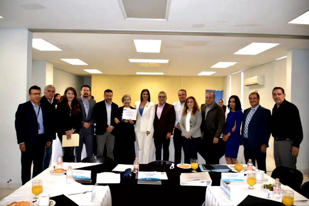 sntsa_37's tweet photo. Los resultados de la sesión de Junta de Gobierno del ISAPEG que llevamos a cabo el día de hoy reportan que superamos los indicadores en salud, eficiencia y transparencia en el uso de sus recursos financieros, y la cobertura con calidad y calidez de servicios de salud a la población guanajuatense. Así, se sostiene como el primer sistema de salud de México y el excelente desempeño laboral de los más de 22,100 trabajadoras y trabajadores es su fortaleza.

@martincano37 @DraLigiaArce @SaludGuanajuato @GarciaAyalaM @JoelAyalaA