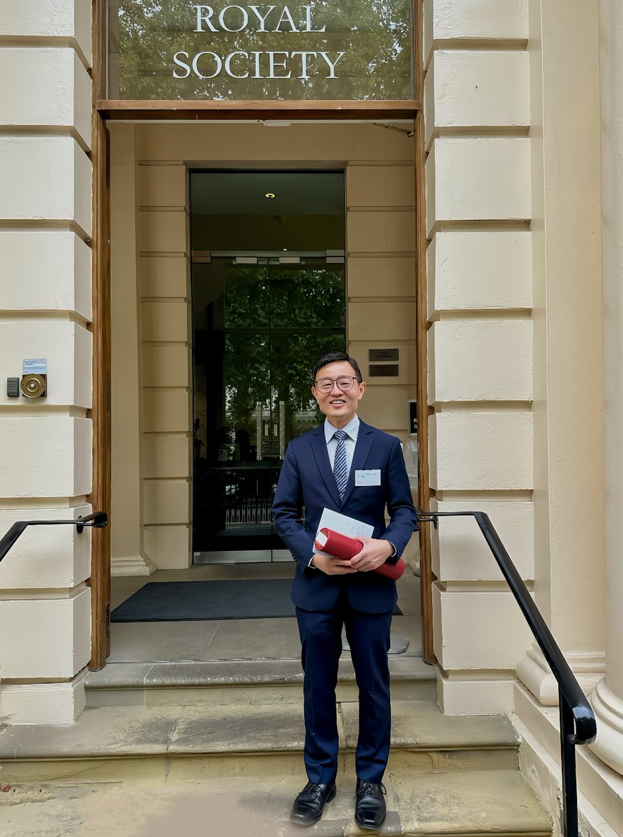 Honored to be finally admitted as a Fellow of the Royal Society. A unique part of the ceremony is signing the 362-year-old Charter Book, alongside renowned scientists like Newton, Darwin, and Churchill. This is thanks to my incredible team of students, postdocs and collaborators.
