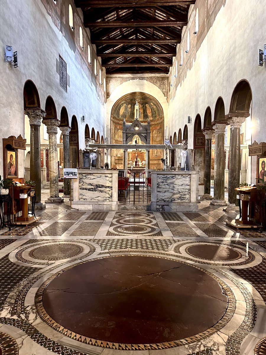 ElioMinerva's tweet photo. Roma, Bocca della Verita’ e la meno conosciuta bellezza medievale della adiacente  Basilica di Santa Maria in Cosmedin costruita su resti di epoca romana, con il  portico romanico, il pavimento a mosaico, l'altare con baldacchino e la Schola  Cantorum di epoca carolingia. https://t.co/dYcuoCROzO