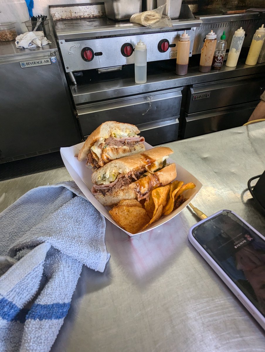 RiverSongFest's tweet photo. #riversong24 is the place to be! It's supper time and it smells fantastic everywhere you walk around the festival. Burgers, walking tacos, cotton candy, fries, Cuban sandwiches, mocktails, churros, wine, beer.... We've got it all! https://t.co/IvI4Fb8Qyc