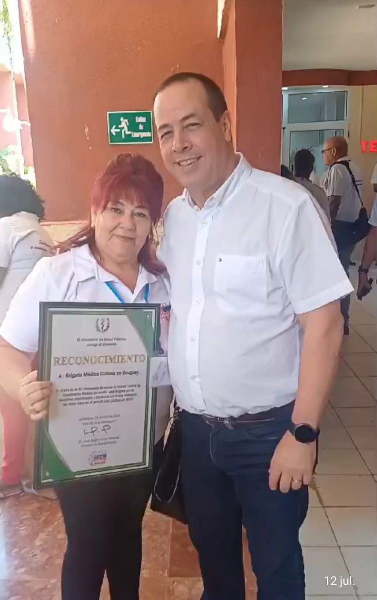UyCubacoopera's tweet photo. En la Clausura de la XXII Reunión de Jefes de Misiones Medicas en el Exterior , se reconoce su labor y el quehacer de los colaboradores que ponen en alto el nombre de #Cuba , defendiendo el legado del Comandante #FidelCastro , demostrando que patria es humanidad. 
 @PopaDanel https://t.co/miKv6rsuDm