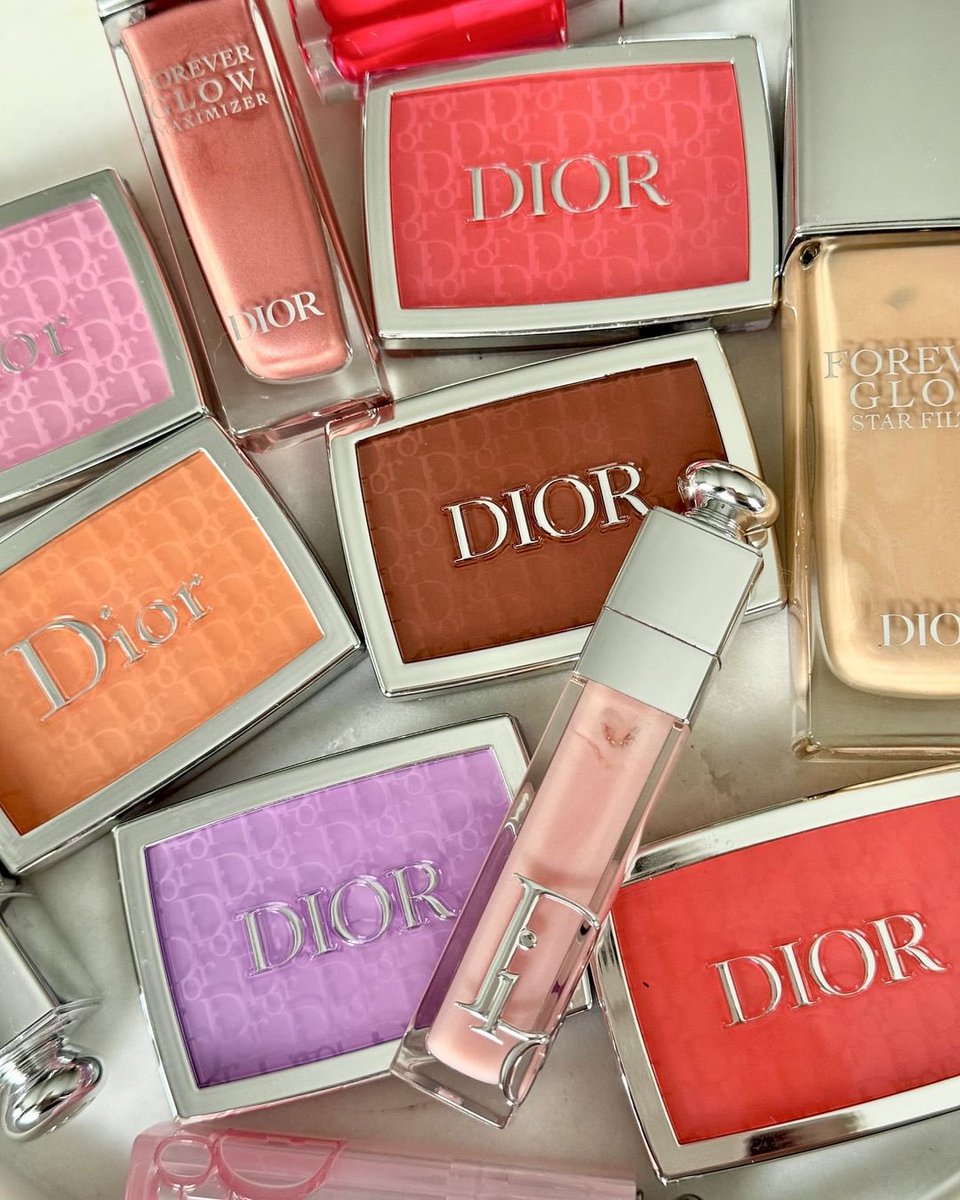 lexaj1989's tweet photo. A pop of color for every mood 🎨✨ @Dior 
#diorbeauty #diorloves #makeupgoals https://t.co/jFSguCrBJo