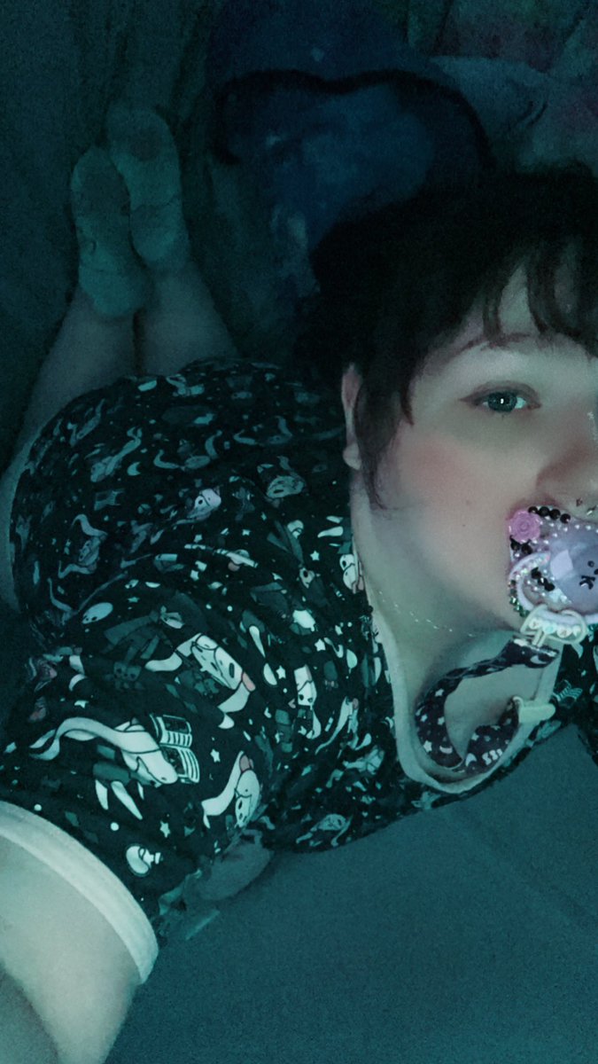 Little_Space_99's tweet photo. Hello everyone #little #littlespace #nsfw #agere #smolspace #cgIre #kidcore #cutecore #kawaii #aesthetic #babycore #toddlercore #pacifier #adultpacifier https://t.co/cRABgVUqLa
