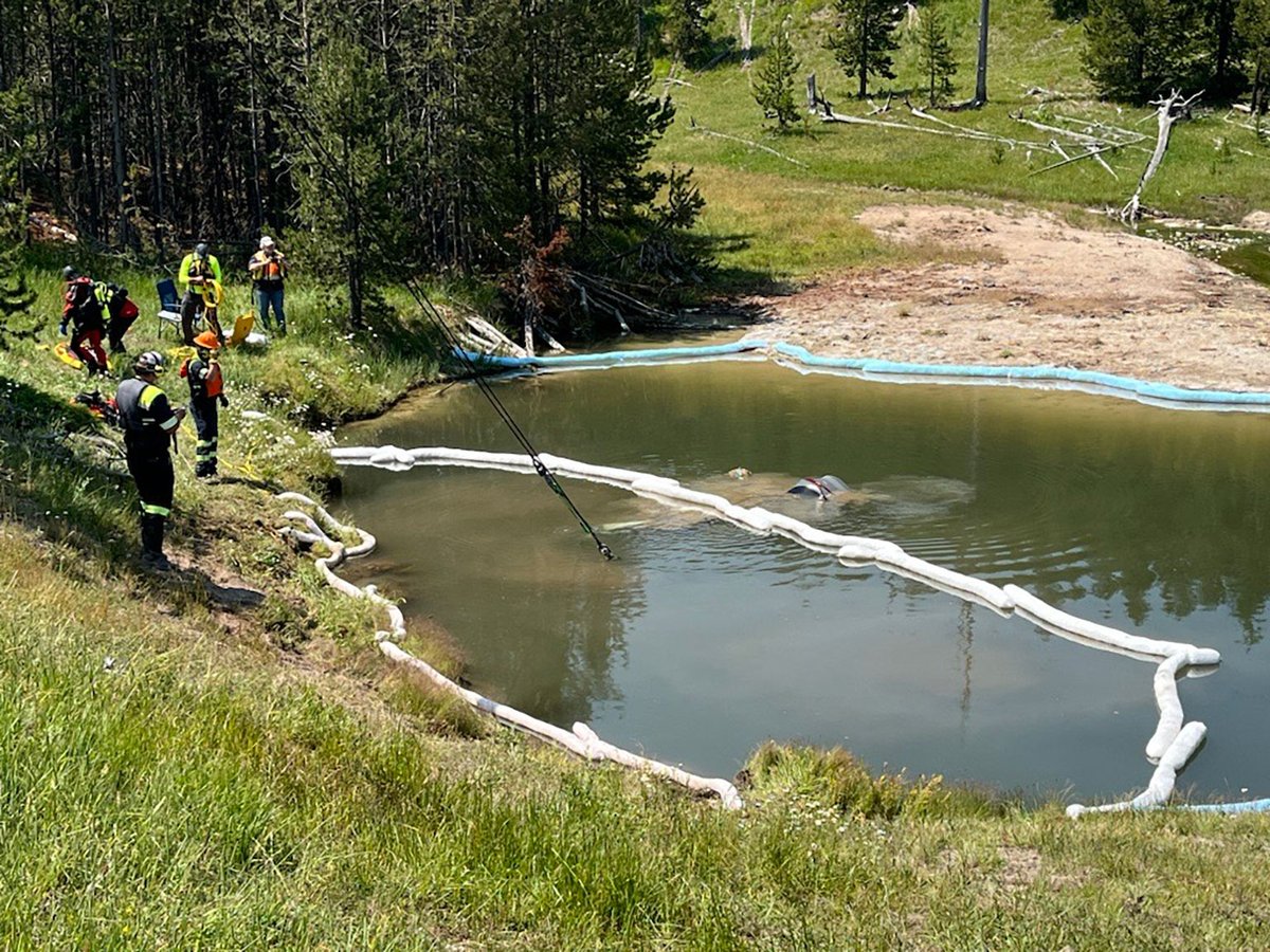 yellowstonehike's tweet photo. Fully submerged vehicle removed from thermal feature in Yellowstone National Park https://t.co/B3P6p4xHut https://t.co/N6j95ry2W0