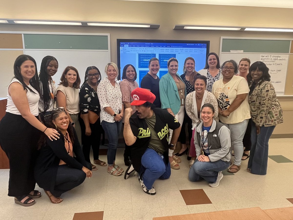 smeehan20's tweet photo. Love this team! They are ready to serve the students of @JPschools . 4 days of learning alongside some the brightest master teachers ☀️ their passion is exciting! #THEAMAZINGNETWORK2 #leadlearners https://t.co/xgPdHHaUdq