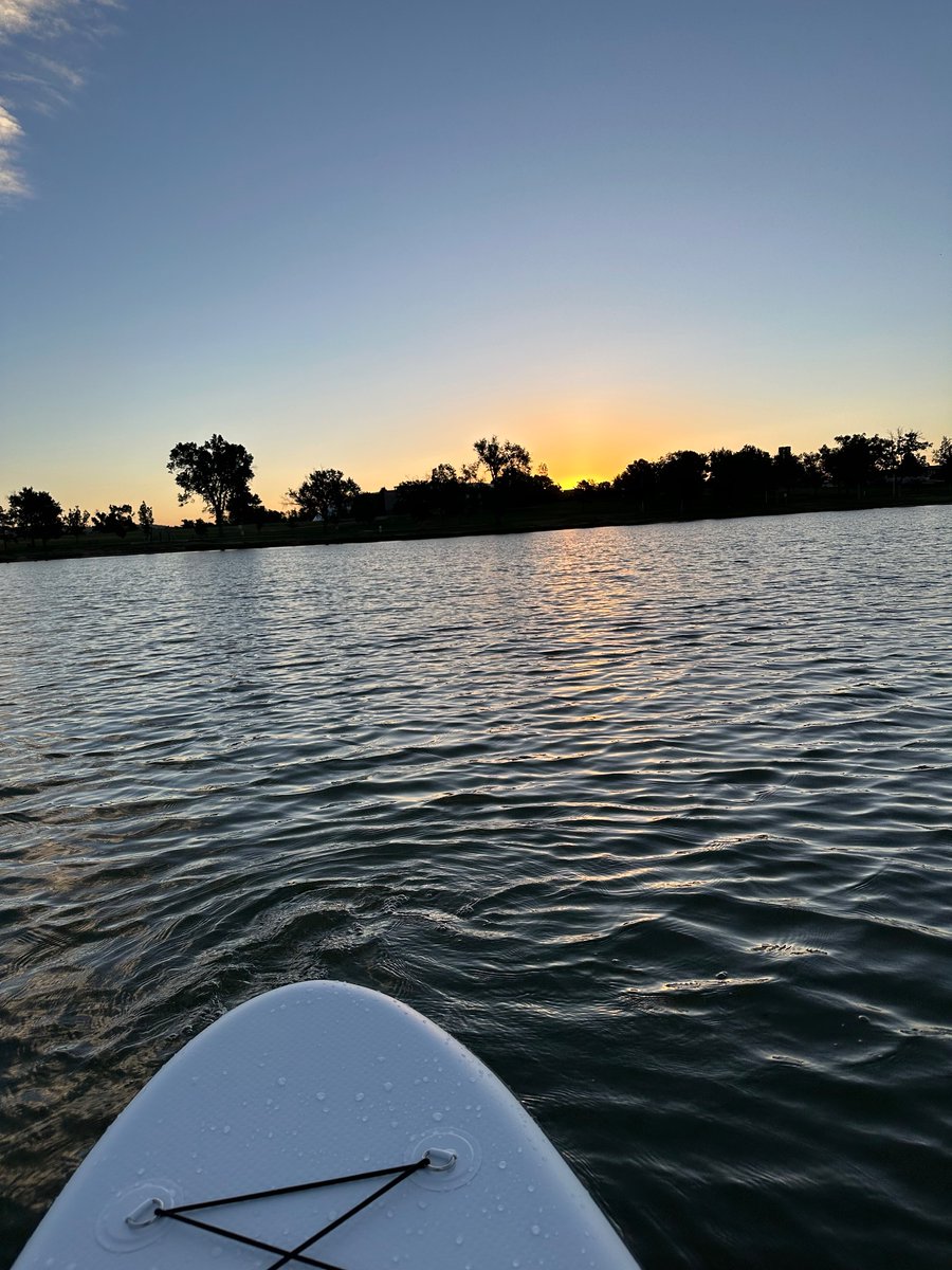 SpringsInsider's tweet photo. Who is interested in starting a sunrise paddle club at memorial park? #ColoradoSprings #SUPboard https://t.co/lx2707bunR
