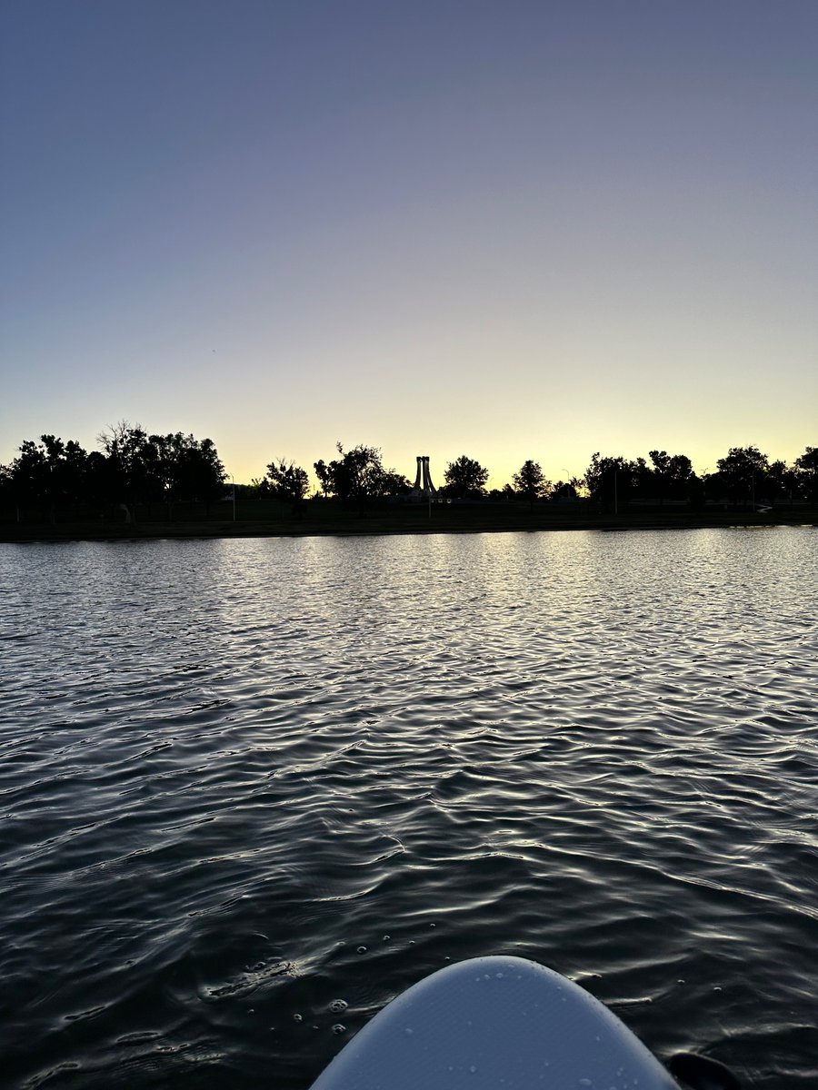 SpringsInsider's tweet photo. Who is interested in starting a sunrise paddle club at memorial park? #ColoradoSprings #SUPboard https://t.co/lx2707bunR