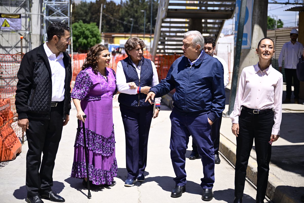 delfinagomeza's tweet photo. Hoy tuvimos el honor de contar con la presencia del presidente Andrés Manuel @lopezobrador_ y a la presidenta Electa de México, @Claudiashein, en la supervisión de importantes obras para el transporte y la movilidad en beneficio de millones de usuarios del Estado de México:

🚎 Trolebús Chalco-Santa Martha
🚄 Tren Interurbano El Insurgente Toluca-CDMX
🚅 Tren Suburbano Lechería-AIFA

Agradezco su confianza, cariño y dedicación en la transformación y bienestar de nuestra población. ¡Juntos construimos un futuro mejor!

#ElPoderDeServir