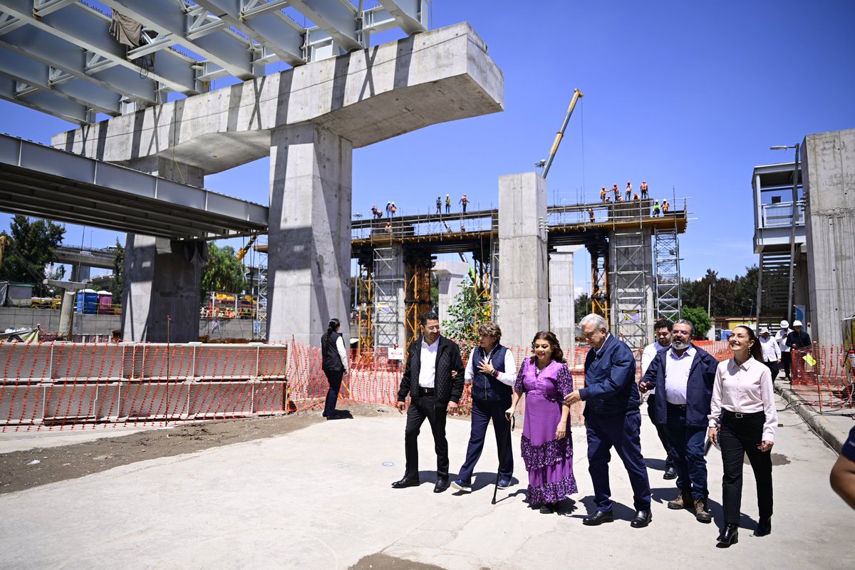 delfinagomeza's tweet photo. Hoy tuvimos el honor de contar con la presencia del presidente Andrés Manuel @lopezobrador_ y a la presidenta Electa de México, @Claudiashein, en la supervisión de importantes obras para el transporte y la movilidad en beneficio de millones de usuarios del Estado de México:

🚎 Trolebús Chalco-Santa Martha
🚄 Tren Interurbano El Insurgente Toluca-CDMX
🚅 Tren Suburbano Lechería-AIFA

Agradezco su confianza, cariño y dedicación en la transformación y bienestar de nuestra población. ¡Juntos construimos un futuro mejor!

#ElPoderDeServir