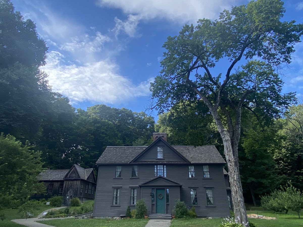 PepaMonteroM's tweet photo. Placidez absoluta, salvo por el ruido del tráfico, en #OrchardHouse El hogar de @LouisaMayAlcott tal como lo vi con @fathermarch en 2018, con la escuela de filosofía del padre, #BronsonAlcott Da gusto volver a #Concord #VacacionesVerano2024 https://t.co/S5thRFQk9C