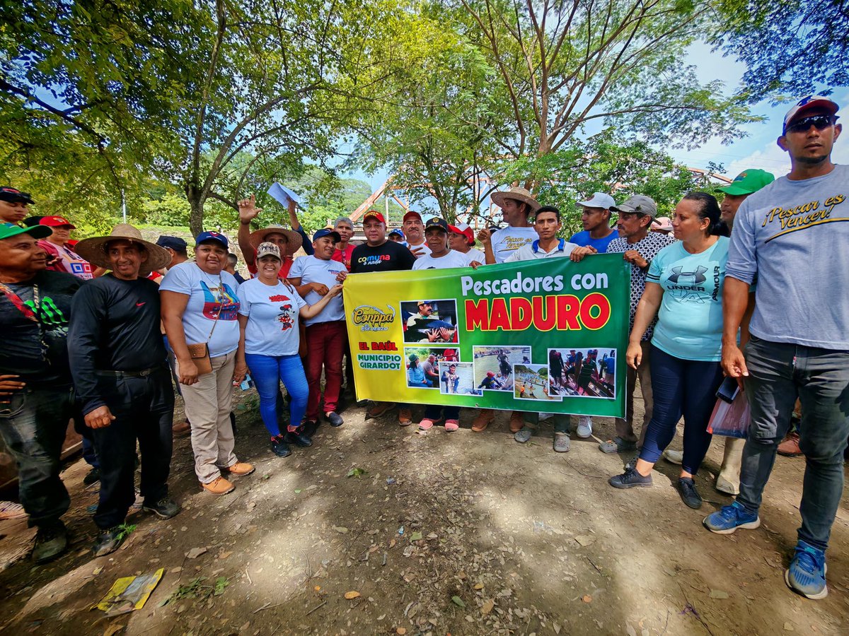 AngelPComuna's tweet photo. Hoy #12Jul  nos encontramos con nuestros pescadores y voceras comuneras de Arismendi de Barinas, el Baúl y el Pao de Cojedes. Allí estuvimos en la Venezuela profunda, como dice el presidente @NicolasMaduro , escuchando a ese hermano y noble pueblo y conversando muchas propuestas. 
Mañana van al gran Encuentro Nacional Campesino en Araure Portuguesa🚩
@delcyrodriguezv 
 #LaPoesíaNosUne