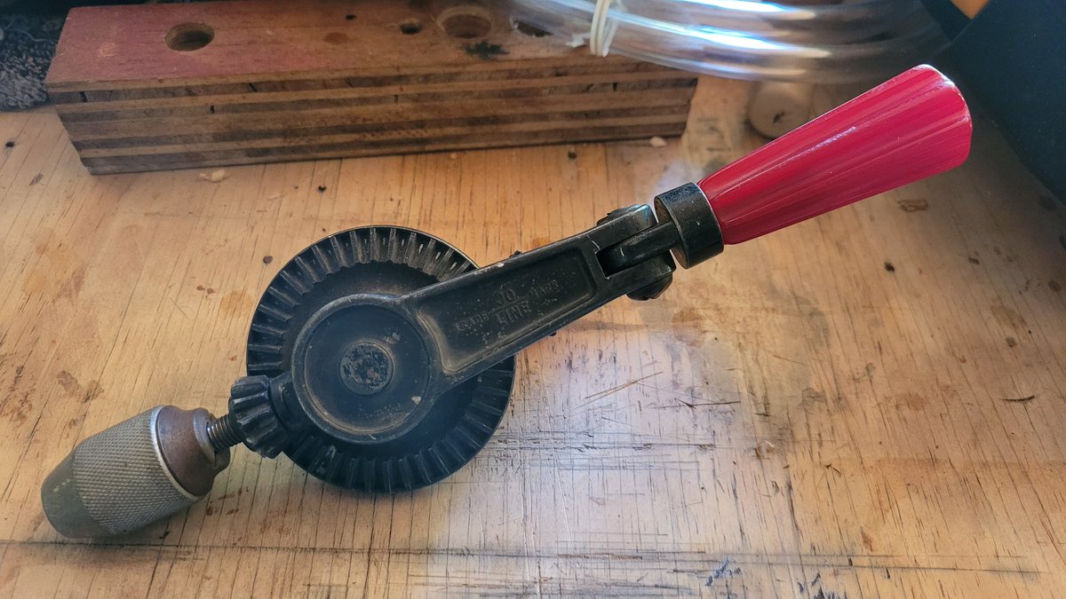 NickMilanovich's tweet image. Just picked up and cleaned up this little adjustable angle egg beater drill made by Joline.

#tool #tools #handtool #handtools #vintage #vintagetools #restoration