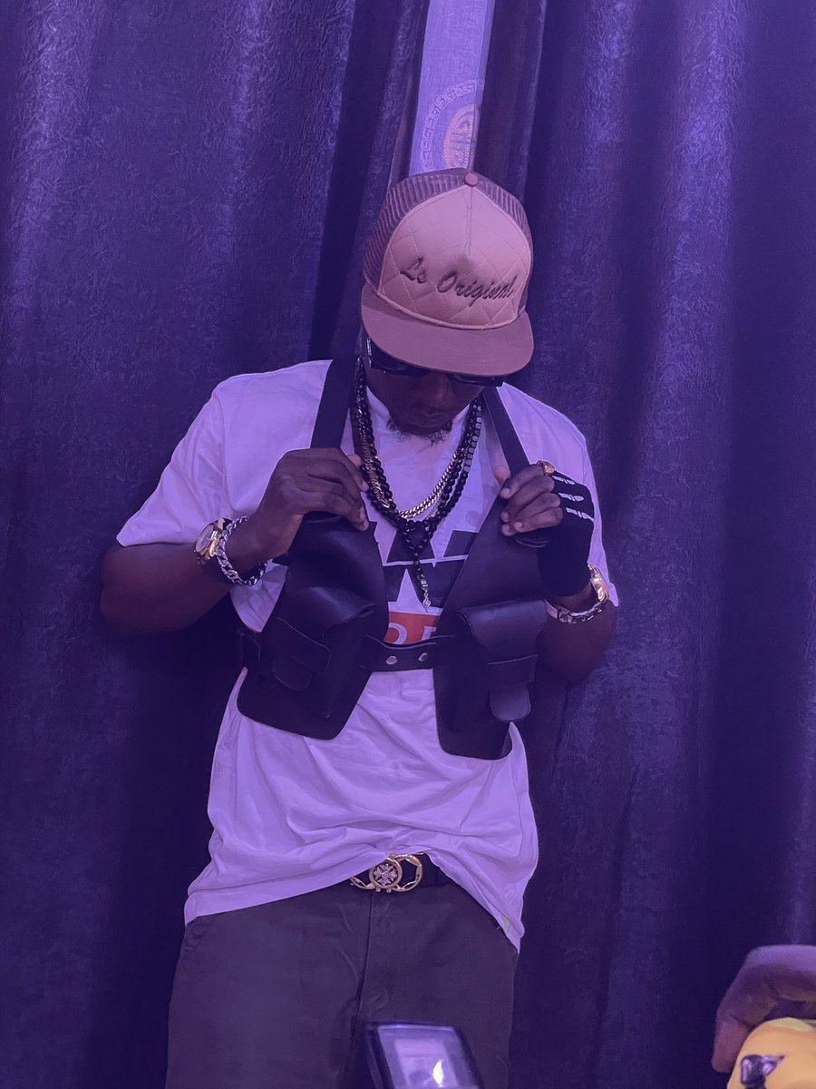 Trateofficial's tweet image. I do Music for a living get it and get going. 
I entertain and enjoy doing that too. 
YATUTU SEASON 🏆
#thefusionlagos
#Enodey
#kwe
#yatutu
#AGBALAGBI
#thefusionlagos2023agbalag