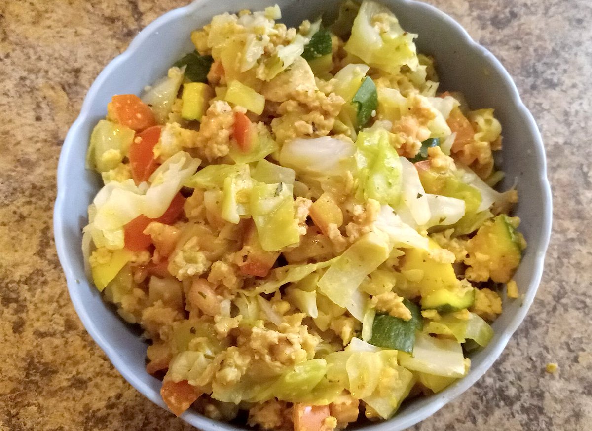 Steamed veggies and TVP for supper.
#PlantBased  #HealthyDinner