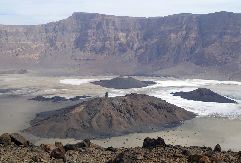 BlazianP's tweet image. We need more Chadian geologists. I don’t know much about geology but after traveling throughout Chad over these last few years, I believe we do not know the full story about our lands and what it holds.🇹🇩 #Tibesty