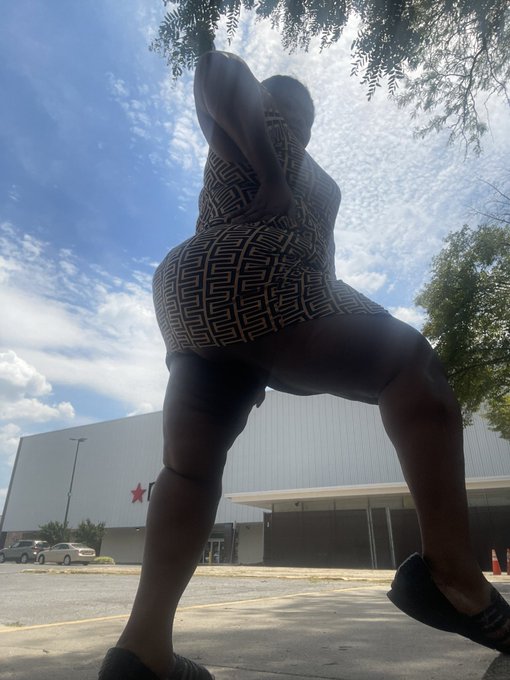 5ft 6in https://t.co/hCAmdxASH3
