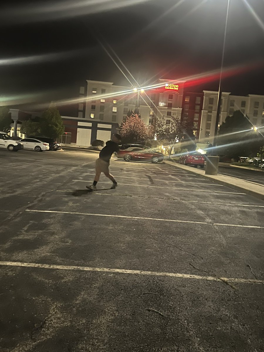 harper1035's tweet photo. Never satisfied, trust the process, and outwork your opponent. 

When you’re not satisfied with your swing, might as well get some work in at 11pm. 

@BradynHarper10 https://t.co/S8oogpGPhU