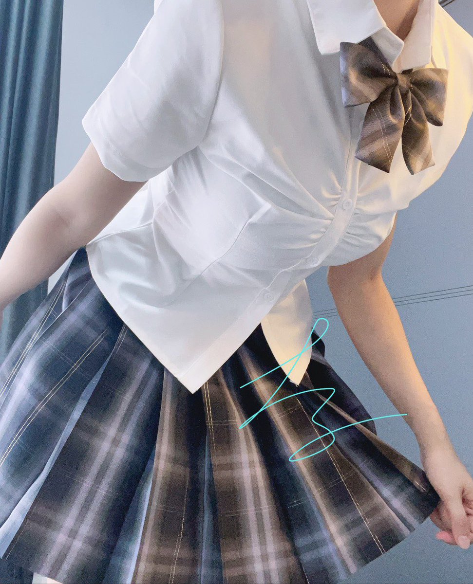 nailuo119's tweet photo. Jk服的软妹，刚硬的哥哥在哪里呢？#jk制服 #原味 #丝袜足 #反差女大学生 https://t.co/l9CQwRiZBC