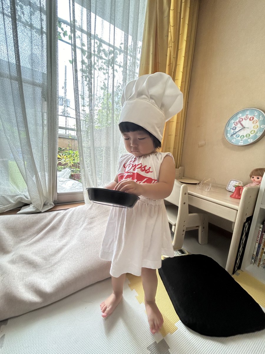 natsukomataaka's tweet photo. ついに明後日ということで娘氏にリハーサルしてもらったよ😄😄

こんな感じでパンを作っていきます✨🍞

コック帽もご用意していますので、是非被りながらのパン作りを写真に収めてください♡
（コックタイとかあると尚それっぽいから、ハンカチとかスカーフ持ってくると良いかも？）

残り１枠⇩🏃‍♀️💨 https://t.co/uLPH4DSNKL