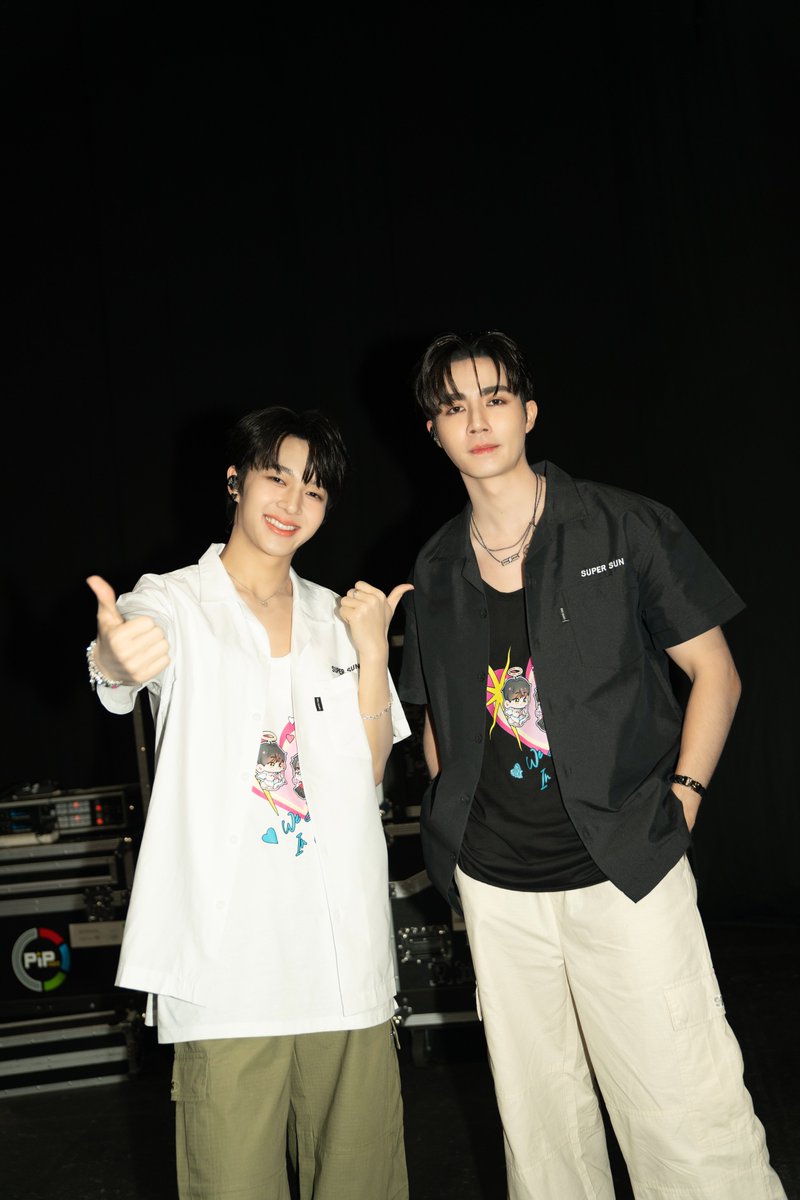 “ซี” <a href="/zee_pruk/">Z</a> และ “นุนิว” <a href="/CwrNew/">NuNew</a> พร้อมเจอกับทุกคนแล้วในรอบ Sound Check กับงาน ZeeNuNew 1st Concert ‘Another Life’ in Hong Kong China ✨

อย่าลืมส่งกำลังใจให้ทั้งสองคนกันด้วยนะคะ 🥰

#ZNN1stConcertInHK