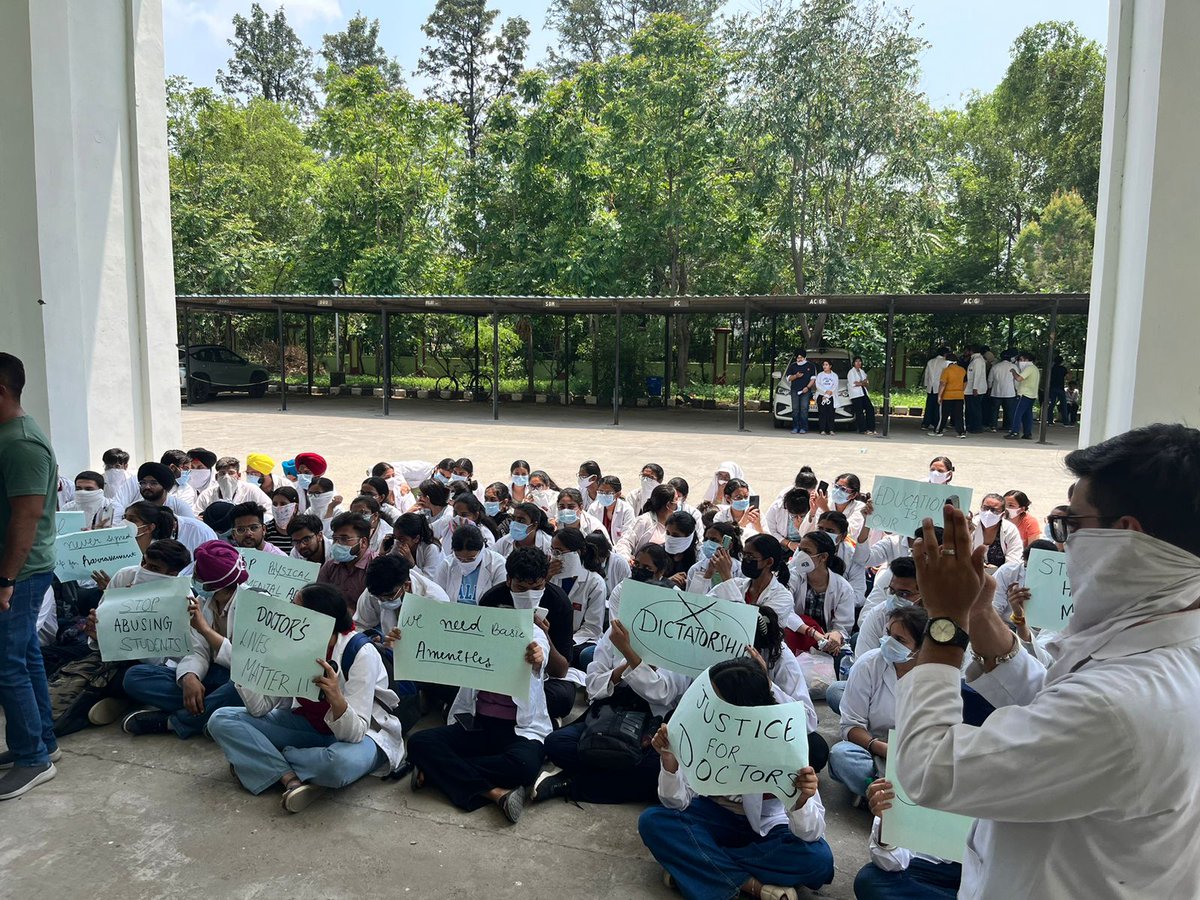 JasleenKau93957's tweet photo. We want justice, we the future doctors are mentally and physically harassed, suffering a lot. Please help MBBS students @PMOIndia @JPNadda @MoHFW_INDIA @RajaBrar_INC @RahulGandhi https://t.co/Wc393M2HNK