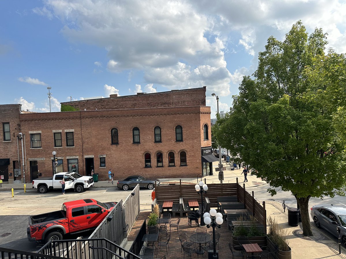 GCC_AMBUCS's tweet photo. 13 Ambucs shared conversation, laughs, and fun tonight from the rooftop of @Barrelhouse34 in downtown Champaign. Oh yeah…and pizza and drinks! 

If you want to join this fun, contact any member. We’d love to have you! #WeHaveFun #AmbucsRock #ComeJoinUs https://t.co/pYVrFnLDjU