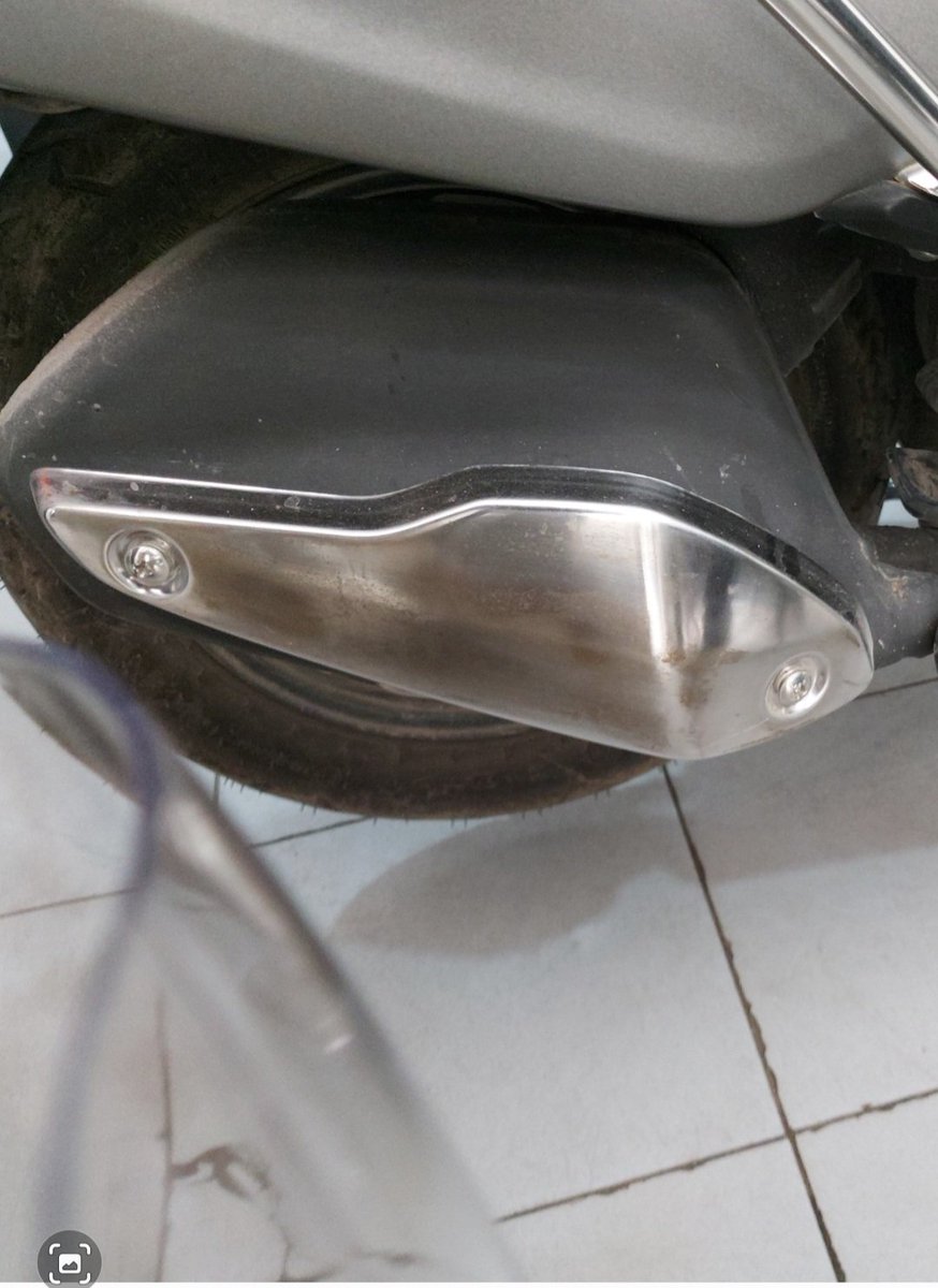 urvi_santosh's tweet image. @tvsmotorcompany 
Not recommended, Poor quality
Look at the cylencer side cover, drove just 143 kn in one month, not a single water wash, drove completely in dry season.
Service center says talk to dealer.
#TVSJUPITER
#TVSJUPITER125
#PATHATIC