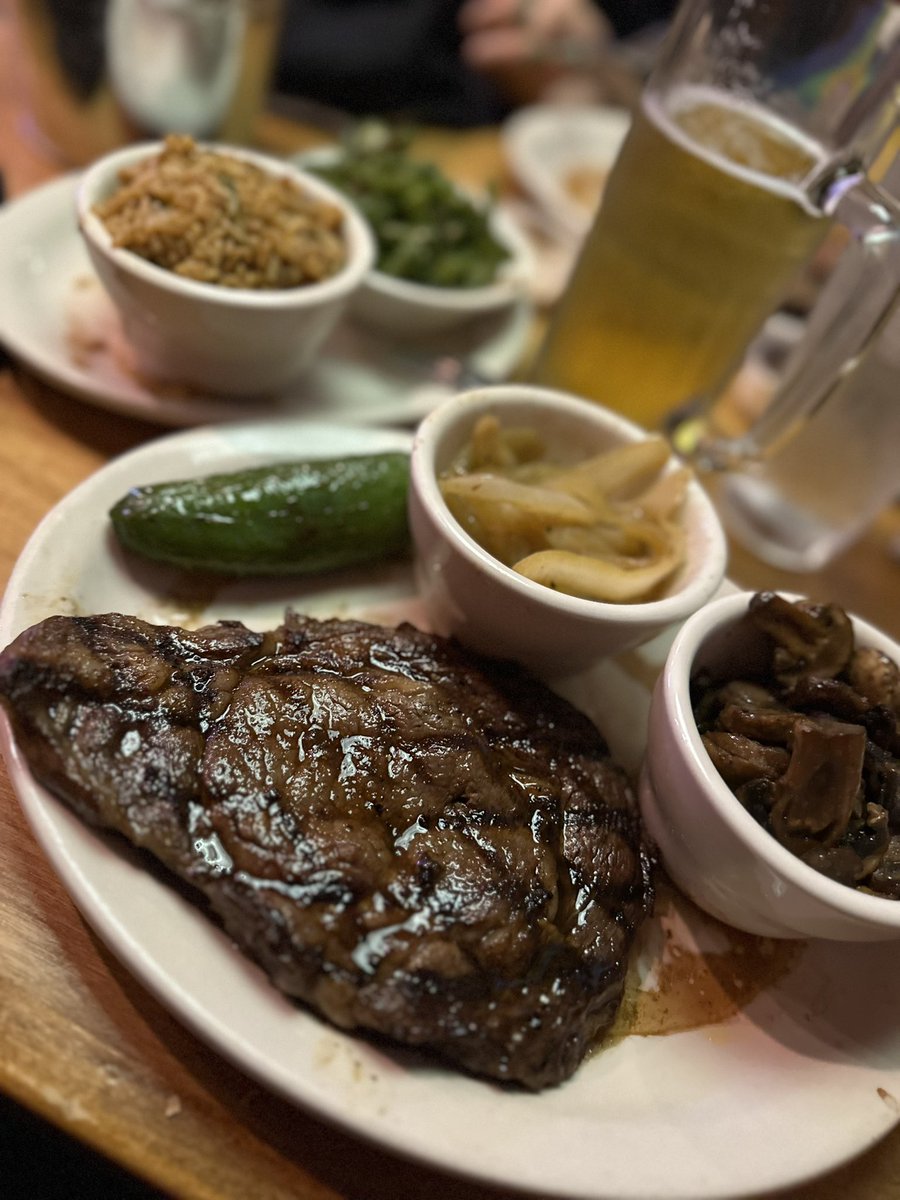 _Ryan_Oliver's tweet photo. Okay apps were a 7.2, bread 8, Steak was  7.8 &amp; ribs (not shown) 6.3 🤘 https://t.co/9XPOlxeCLw