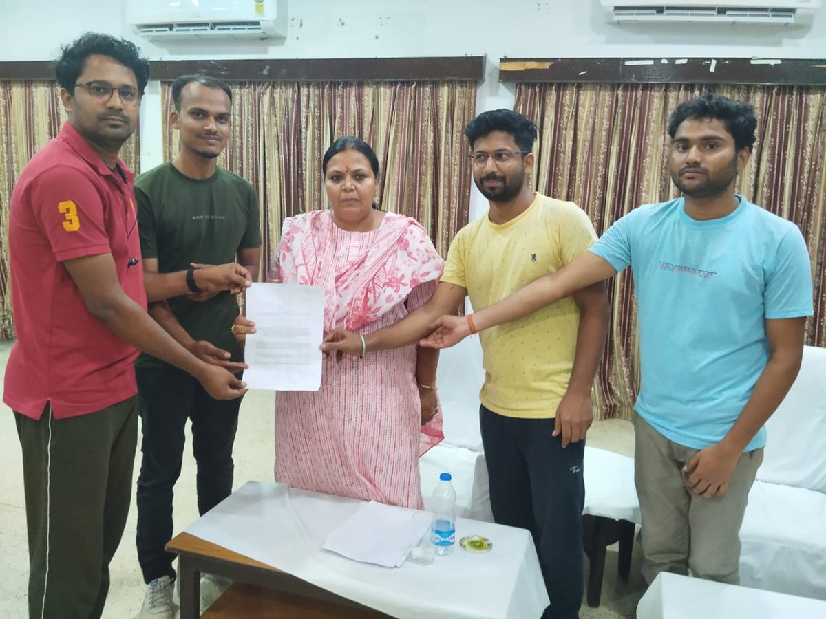 JaydevH57200's tweet photo. @JharkhandCMO जोहर सर,हमलोगJSSC JE CIVIL के लंबित(pending)126 कैंडीडेट्स हैं, 5 महीने से JSSC का चक्कर लगा रहे हैं हर बार आश्वासन देकर वापस भेज देता है,सर हम लोग बहुत परेशान हैं हमलोग के साथ-साथ घर वाला भी परेशान हैं, सर आपसे निवेदन हैं कि हम लोग का JE CIVIL पेंडिंग रिजल्ट जल्द प्रकाशित कराए। https://t.co/3eDxNLn1UX