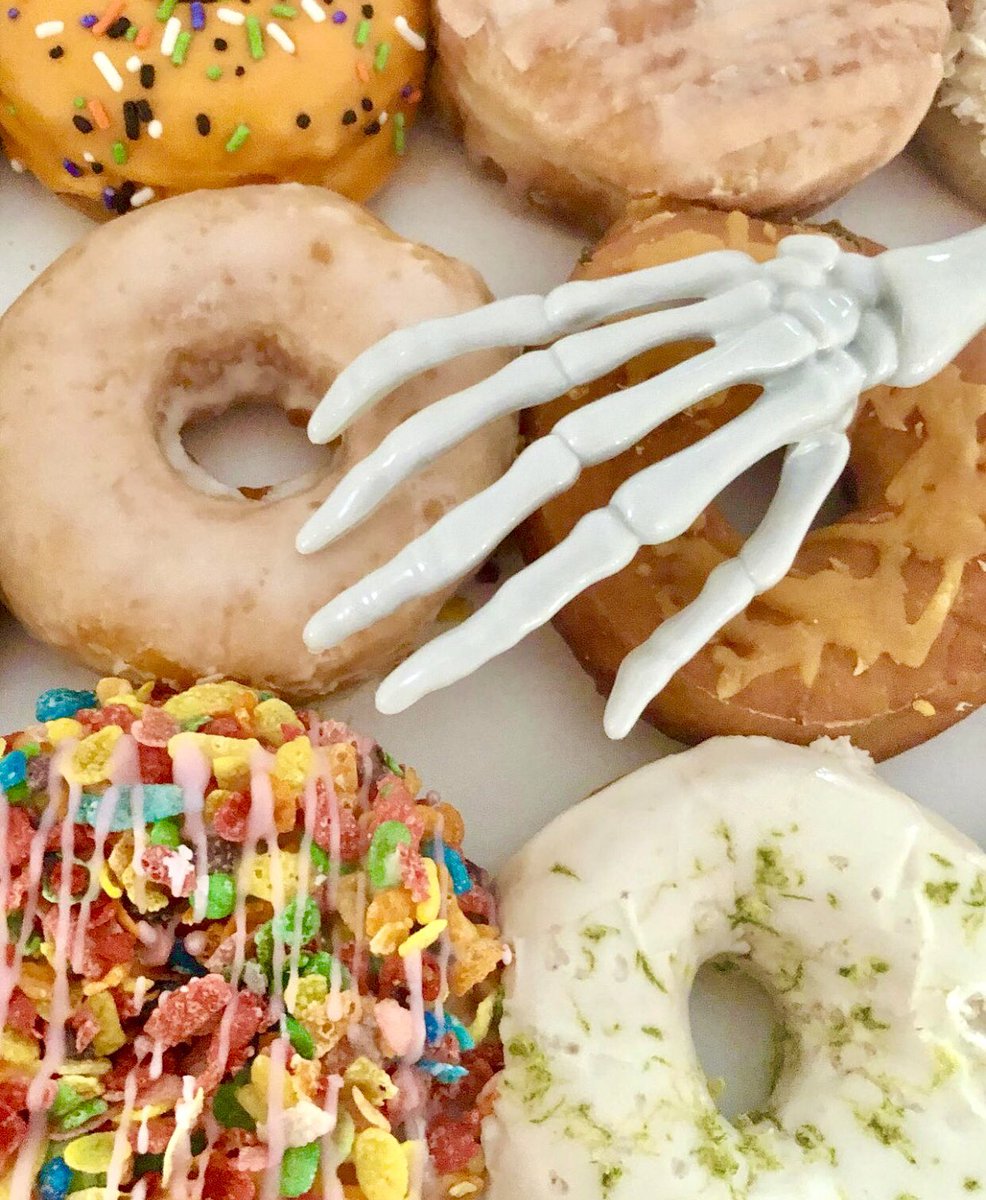 Bonnie Burton✍️📚🎲 tweet media