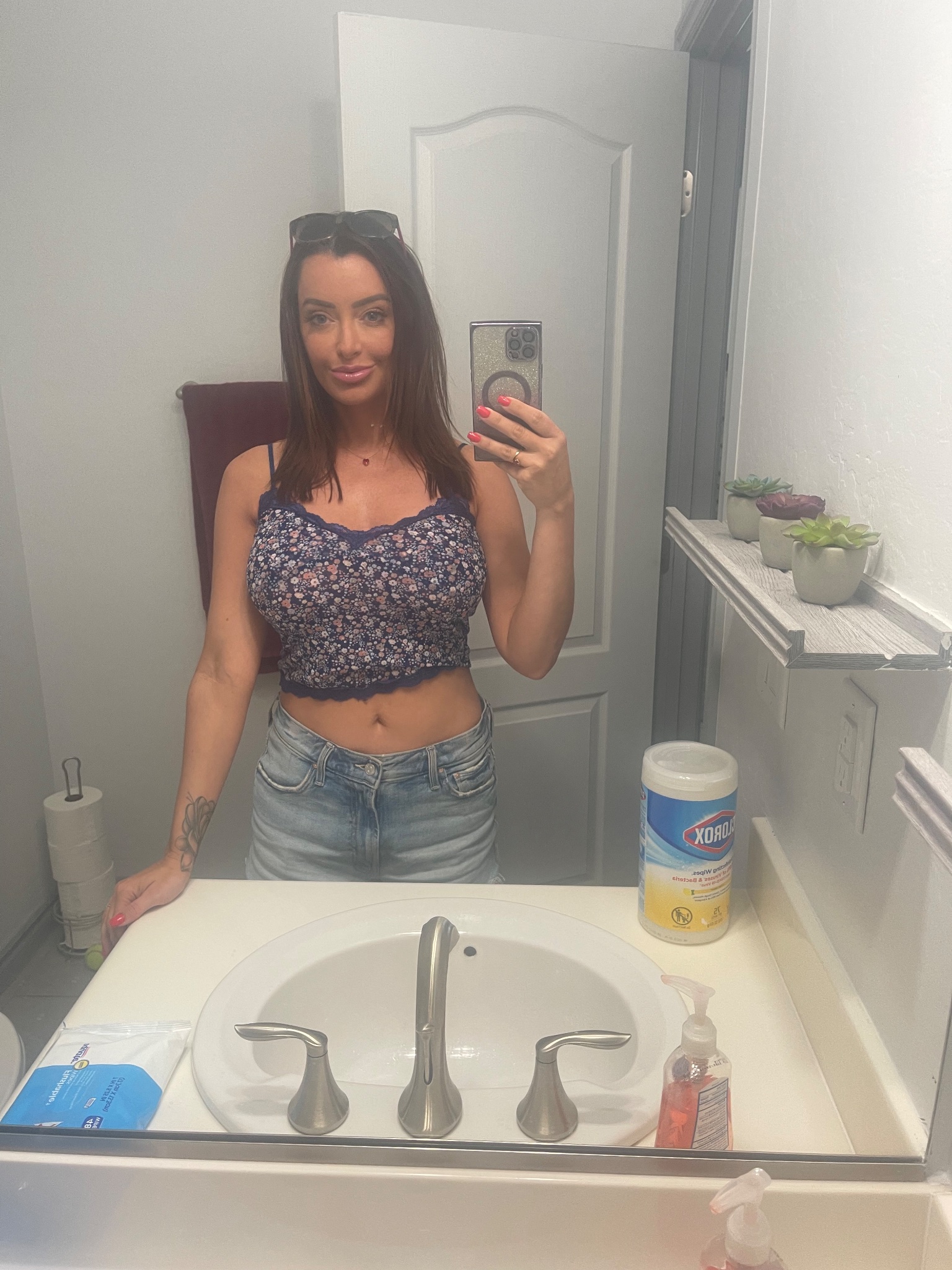 1 pic. On or off? https://t.co/pi4o9TZjZQ