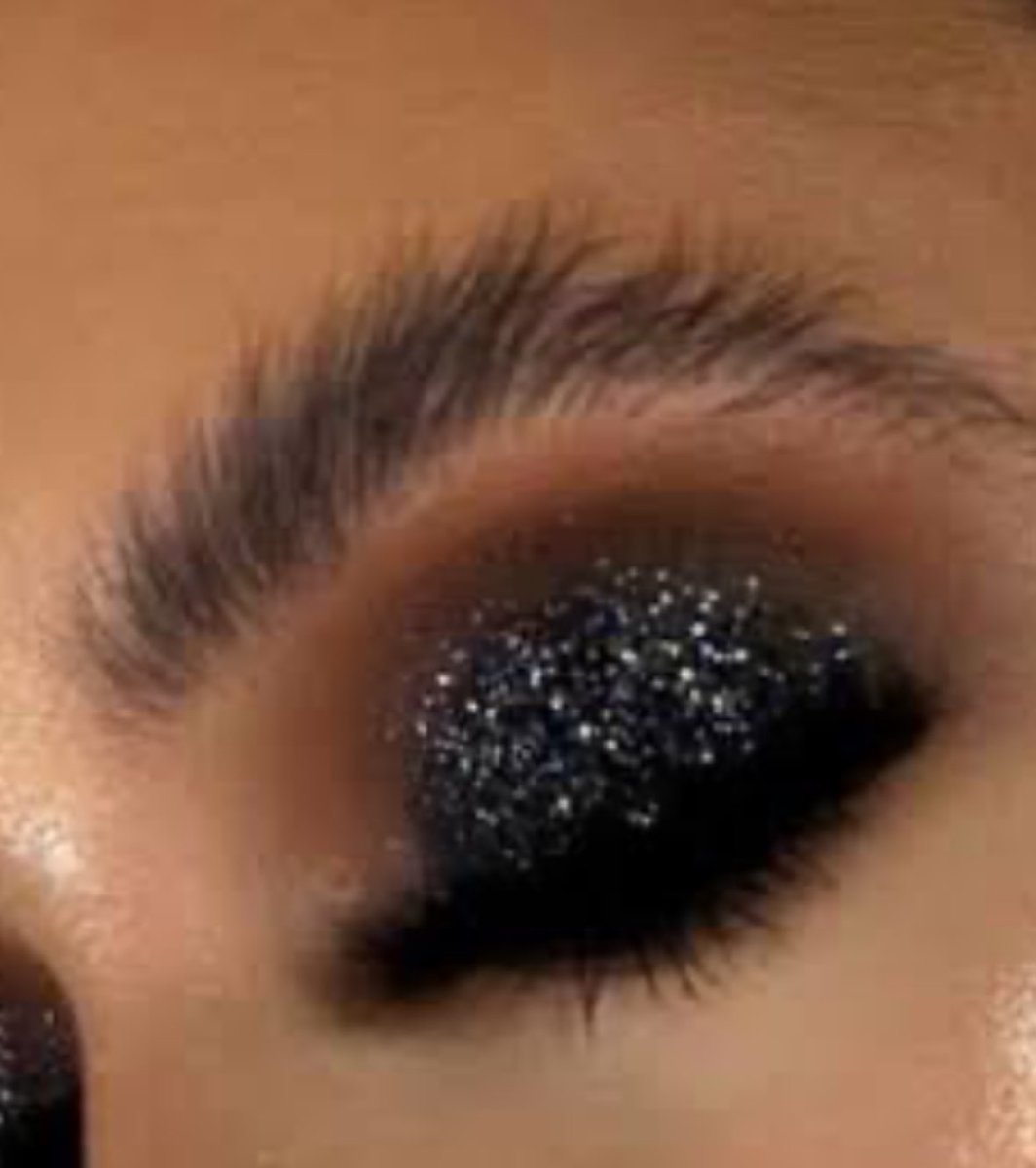 levirozee's tweet photo. I’ll go first…. Overly fluffy brows!! We love a good #browlamination but this … this too much https://t.co/NQWqJyxZf2