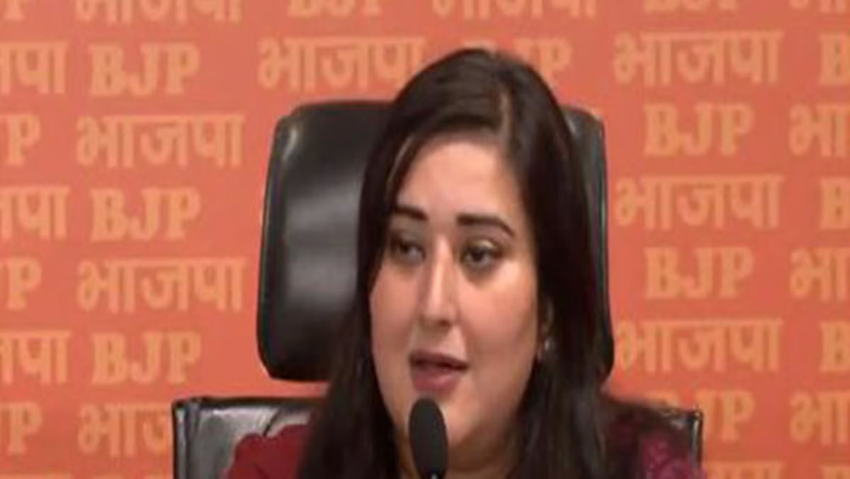 prk1949's tweet photo. Political jealousy is a freeware. There is no rhyme or reason for this lady to speak for the court &amp; against AAP. when the court is still at work.  Kejriwal's contribution to enriching the constitutional legacy including in this case is a lot more than worth his weight in gold. https://t.co/Ym6bMuthpn