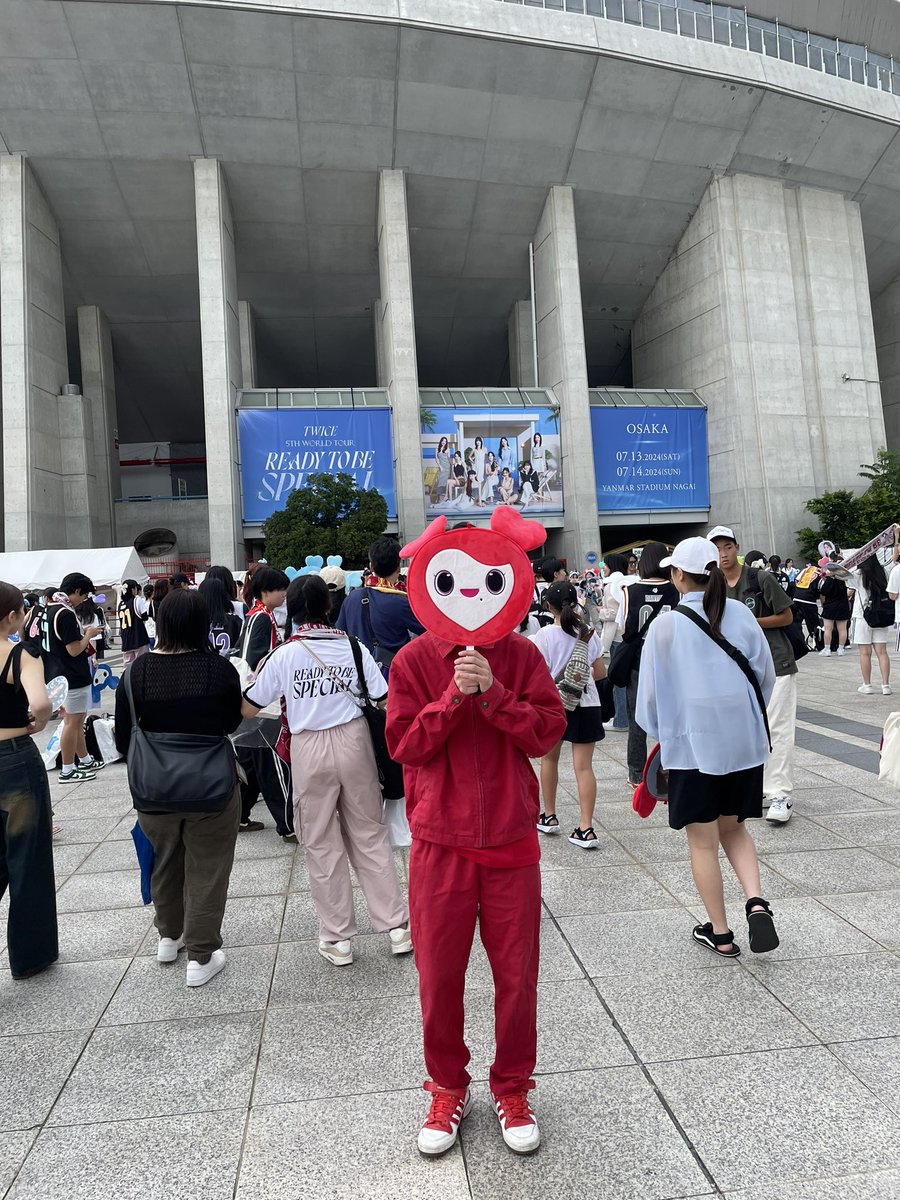 Aka_Chaeyoung's tweet photo. 本日も真っ赤で参戦しております❗️
#twice 
#TWICE 
#TWICE_5TH_WORLD_TOUR_READY_TO_BE_in_JAPAN_SPECIAL https://t.co/ju7bXgiX7E