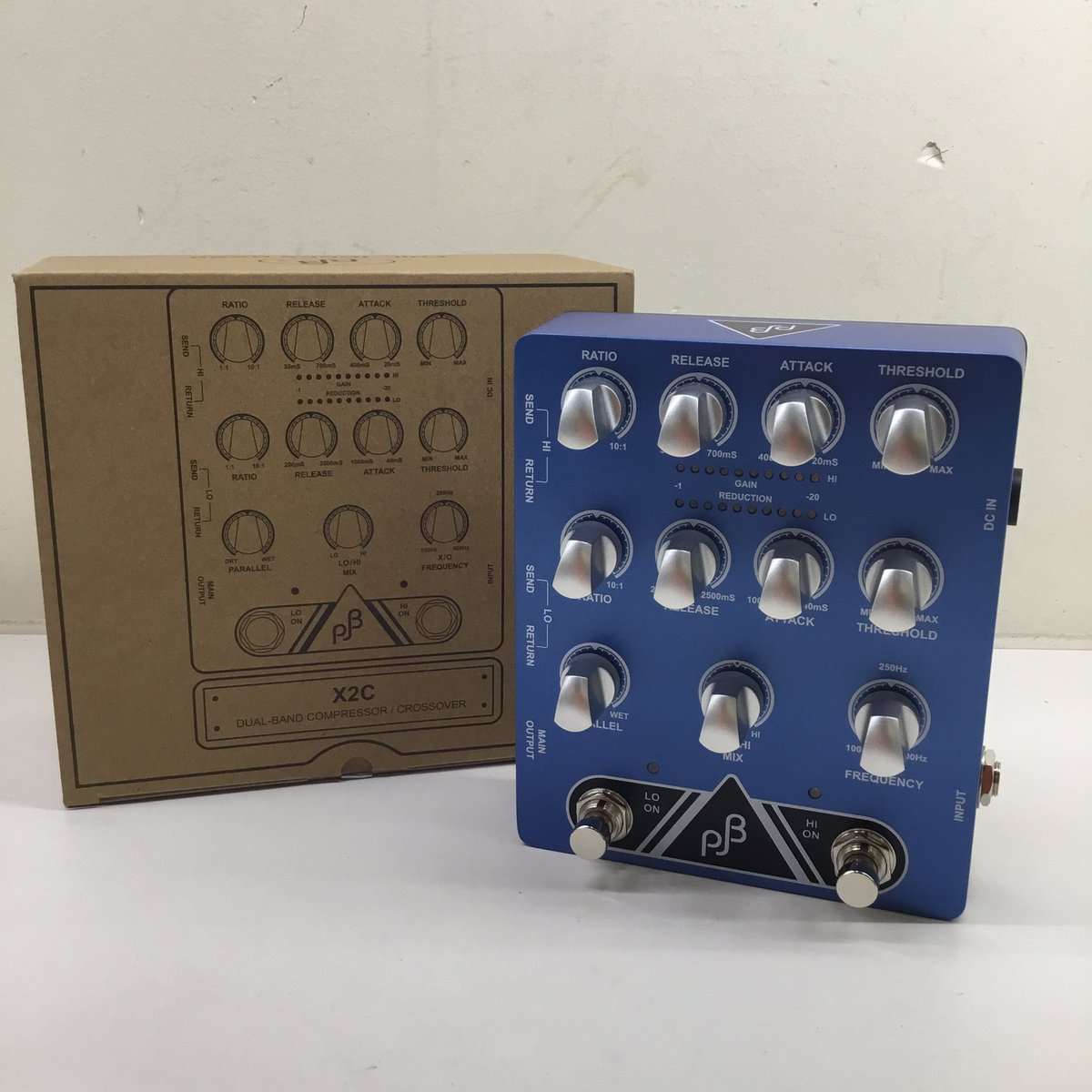 shima_kuzuha's tweet photo. 【変態コンプ入荷!!】
ローとハイでかけ具合を別口で調整できる、まさに痒いところに手が届くコンプレッサーです!!
感覚的にはプリアンプとしても使えるんじゃないかってくらい音作りの幅が広いです!
超人気の在庫薄商品、今ならありますよ!!
#PJB #X2C https://t.co/Y3E77Fqld7