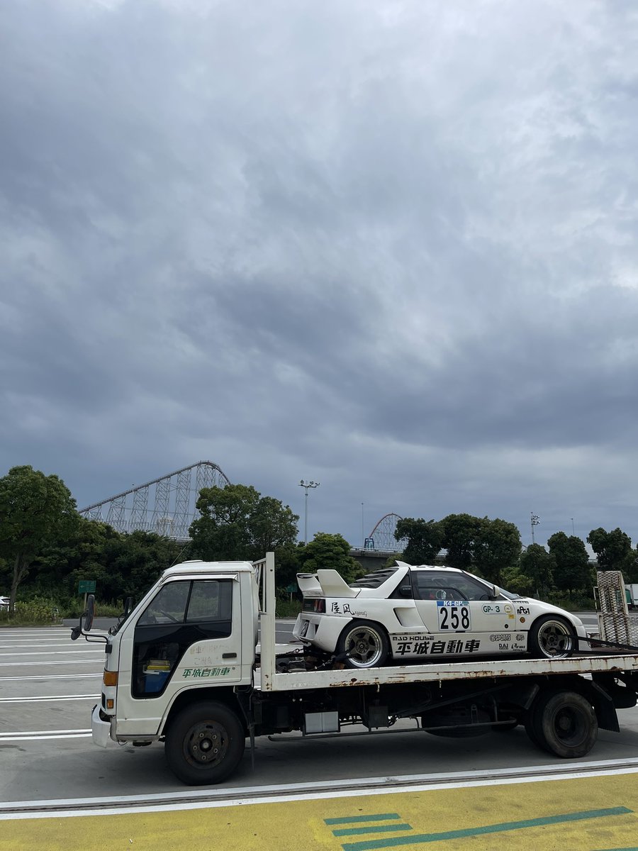 KoMa1015's tweet photo. 以前 ここで昼ごはん食べて トラックに戻ったら謎の軽自動車軍団に囲まれててビビったよな〜 https://t.co/izY8GbdVff