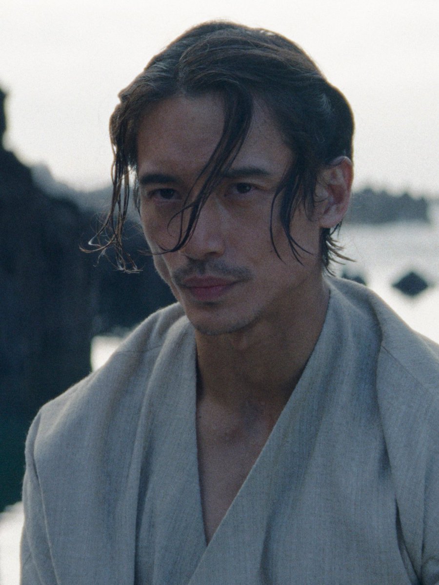 Now hear me out. No one saw her die. What if she, is HE...?
StarWars.com #Acolyte <a href="/starwars/">Star Wars</a>