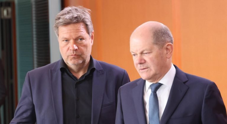 britainopello5's tweet image. Der #Wachsturmsturbo, der unlängst noch #Doppelwumms hieß, findet statt; aber andernorts.