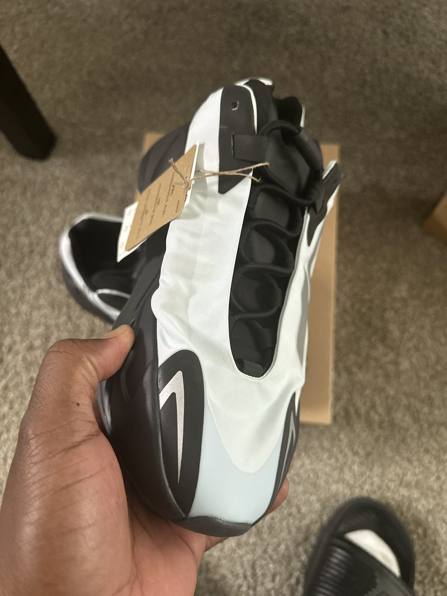 MrSoldOut tweet media