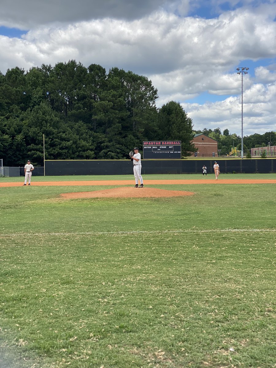 pstrickland26's tweet photo. 6 innings, 4 hits, 1 ER in #wwba
Induce weak contact working all 4 pitches. 33 innings 1.48 era 1.00 whip .189 BAA for the summer. Great defense behind me #TL10baseball #perfectgame #uncommitted #flatgroundpitching
pricestrickland@yahoo.com https://t.co/HzFrCbt2rQ