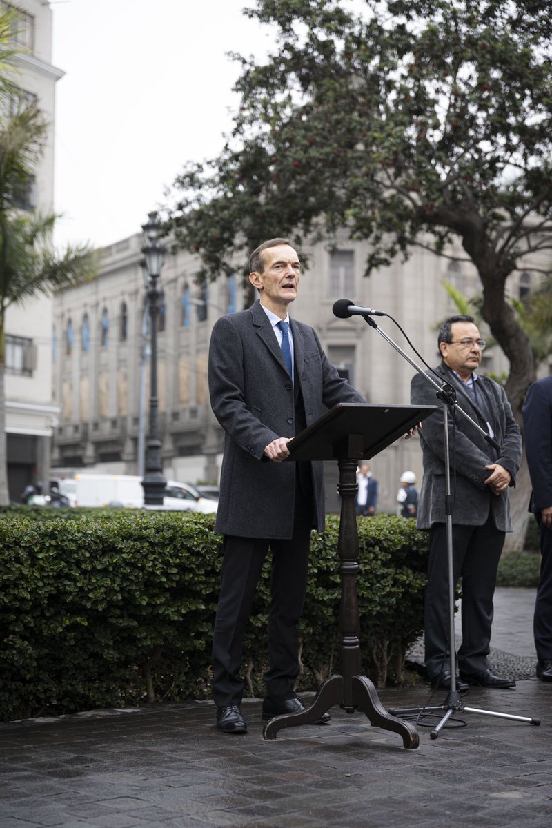 AFLima_Oficial's tweet photo. 🇫🇷 Hoy en la Plaza Francia, se llevó a cabo la ceremonia en honor al Día Nacional de Francia, con la presencia del Sr. Embajador @marcgiacomini y autoridades de la #AFLima, @CancilleriaPeru, @MuniLima, @MindefPeru, @pf3lima, @fapperu y @lfrancope https://t.co/VMhPQRsx5M