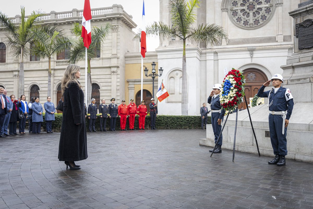 AFLima_Oficial's tweet photo. 🇫🇷 Hoy en la Plaza Francia, se llevó a cabo la ceremonia en honor al Día Nacional de Francia, con la presencia del Sr. Embajador @marcgiacomini y autoridades de la #AFLima, @CancilleriaPeru, @MuniLima, @MindefPeru, @pf3lima, @fapperu y @lfrancope https://t.co/VMhPQRsx5M