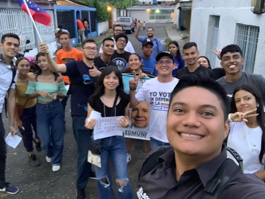 La juventud del municipio Alberto Adriani del comando de campaña conVZLA integrada por diferentes partidos políticos, esta en las calles llevando el mensaje de salir a votar por <a href="/EdmundoGU/">Edmundo González</a> en la tarjeta de la M.U.D la de la manito, por una Venezuela libre y de los venezolanos.