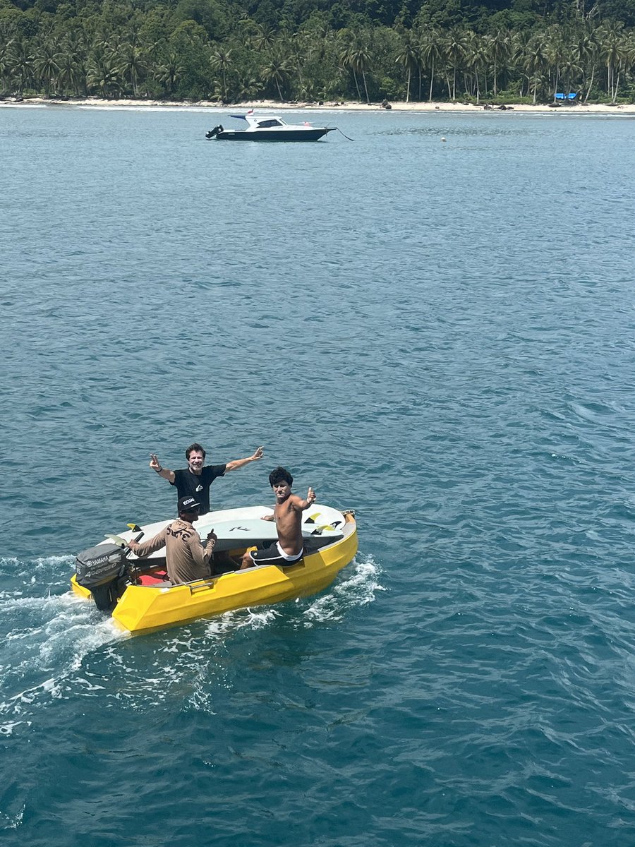 hamborsurf's tweet photo. Tengo un montón de fotos en mi último viaje 🇮🇩 aquí  viviendo la vida junto a mi hermano mi gran amigo @NicoFCG  amigo de verdad con el comparto tiempo dentro del agua y fuera del mar amigos de agua y tierra son pocos y los que son son especiales que Queiro mucho hermano 🙌🙏♥️ https://t.co/1ml3yP4BXT