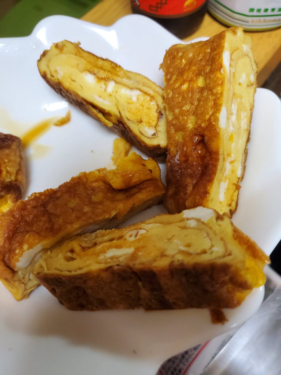 Apple2husigi's tweet photo. 卵焼き箸ではじめてできたかも(’-’*)♪ https://t.co/h81gpuEEv5