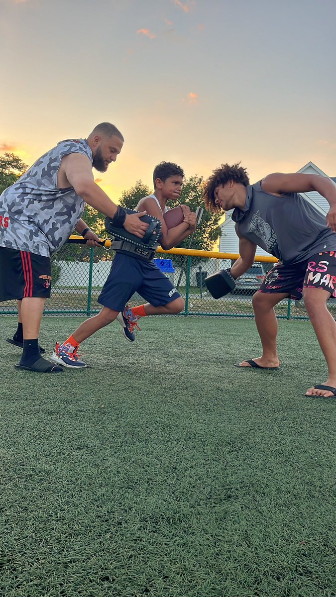 IsaacLTJames's tweet photo. Working with @DanteKain2 getting ready for 10U football season! #footballtraing https://t.co/mC6CZb25xU
