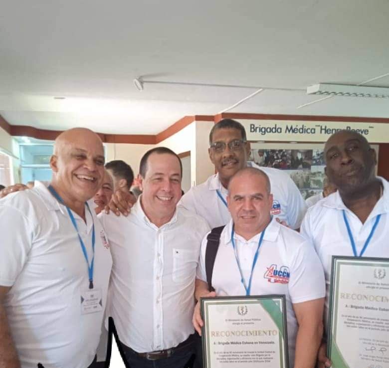 La Misión Médica Cubana en Venezuela festeja con orgullo y a la vez mayor compromiso el Reconocimiento realizado por el Ministerio de Salud Pública de Cuba, por los resultados del trabajo durante el período 2023_2024.

#CubaPorLaVida