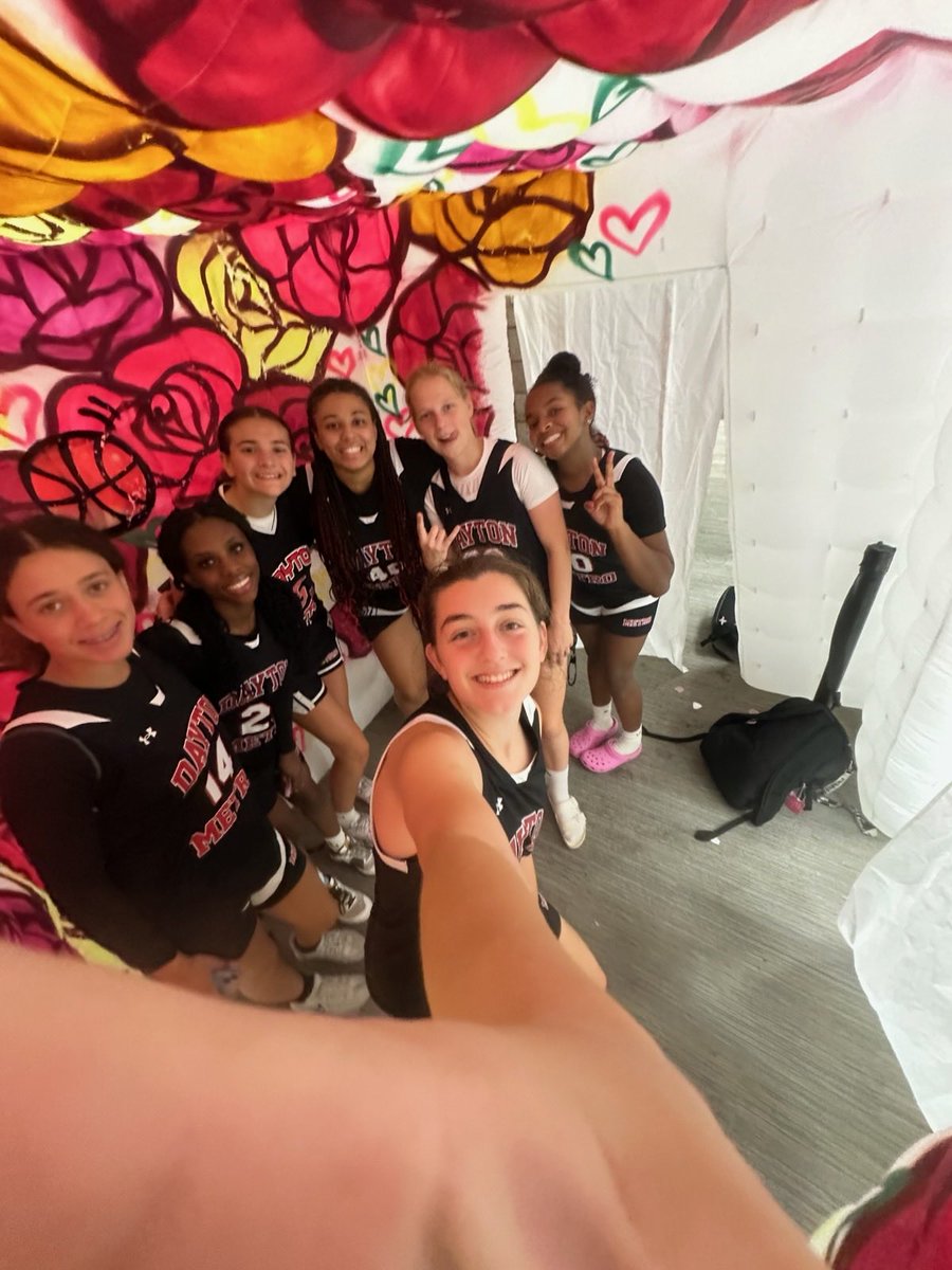 mcfeeze's tweet photo. So proud of this 2026 Dayton Metro Team Fields team. These girls have worked their butts off. 4-0 with 1 more @10:21am tomorrow on ct 15.. Stay locked in ladies and keep grinding!!! ⁦LETS GO METRO!! 🏀🙏🏿@DayMetroHoops⁩ ⁦@NE2KHoops⁩ https://t.co/MxvThNq8lk