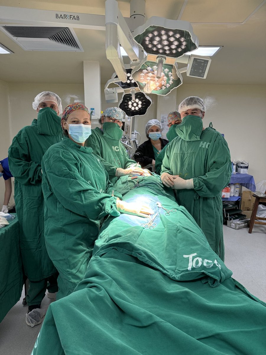 FranciscoMPerr1's tweet photo. Paratiroidectomia 3/4 x HPT 2rio. Unidad de Oncología Qca - Hospital de Clínicas - Facultad de Medicina - Universidad Nacional de Asunción. https://t.co/HzmpbFqJBw